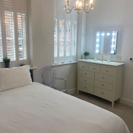Unrivalled Location - Five Star - Worcester Apartment Exteriör bild