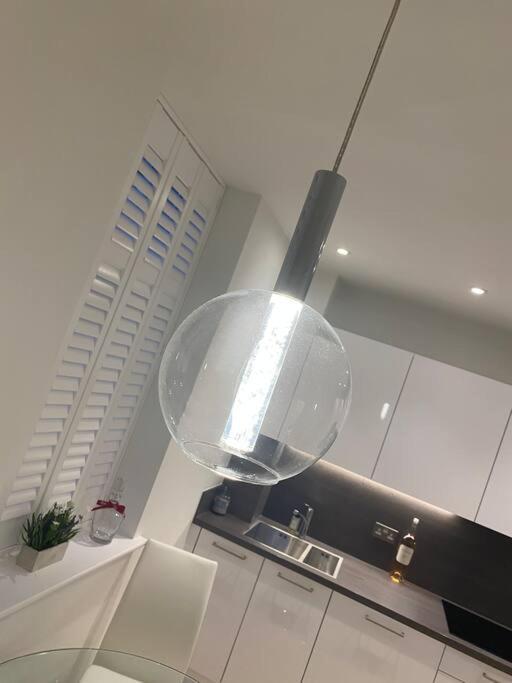 Unrivalled Location - Five Star - Worcester Apartment Exteriör bild