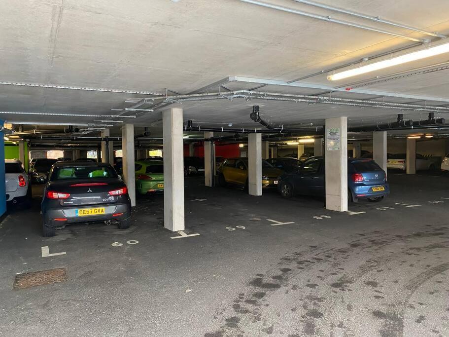 Unrivalled Location - Five Star - Worcester Apartment Exteriör bild