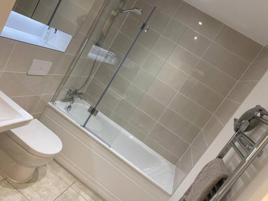 Unrivalled Location - Five Star - Worcester Apartment Exteriör bild
