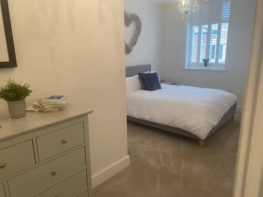 Unrivalled Location - Five Star - Worcester Apartment Exteriör bild