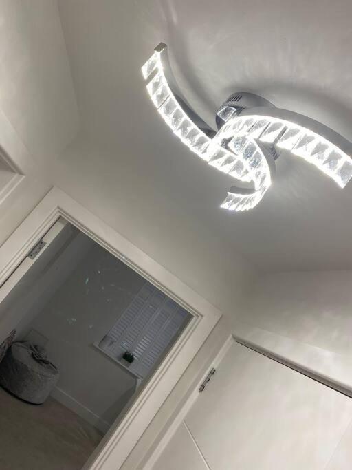 Unrivalled Location - Five Star - Worcester Apartment Exteriör bild