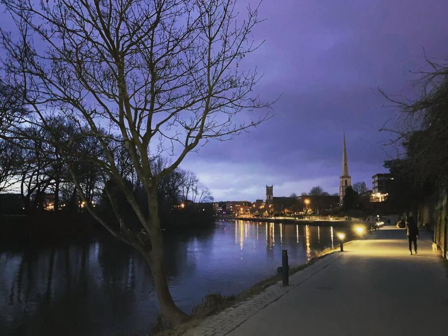 Unrivalled Location - Five Star - Worcester Apartment Exteriör bild
