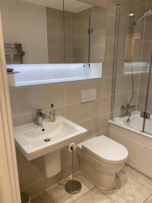 Unrivalled Location - Five Star - Worcester Apartment Exteriör bild