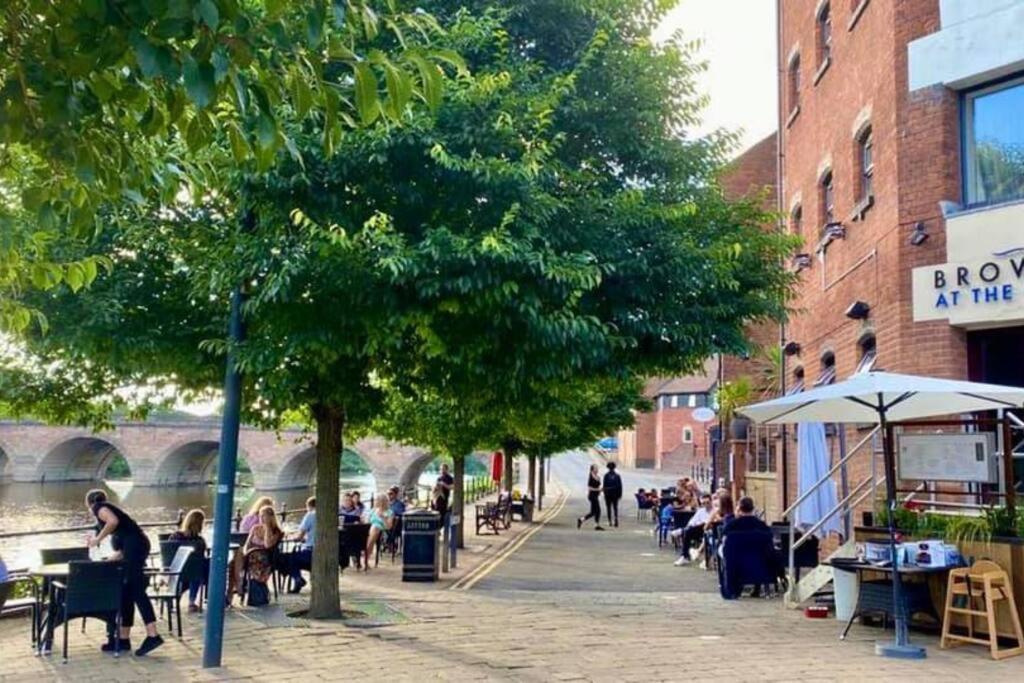 Unrivalled Location - Five Star - Worcester Apartment Exteriör bild