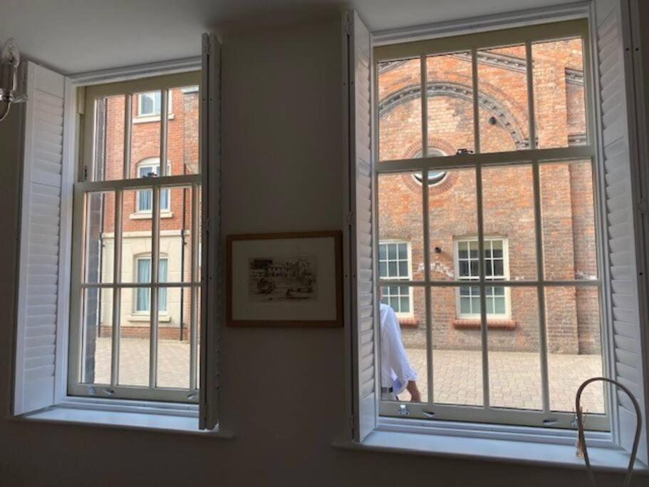 Unrivalled Location - Five Star - Worcester Apartment Exteriör bild