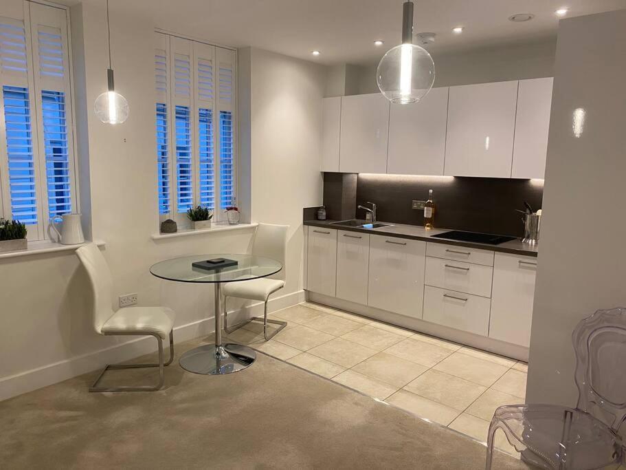 Unrivalled Location - Five Star - Worcester Apartment Exteriör bild