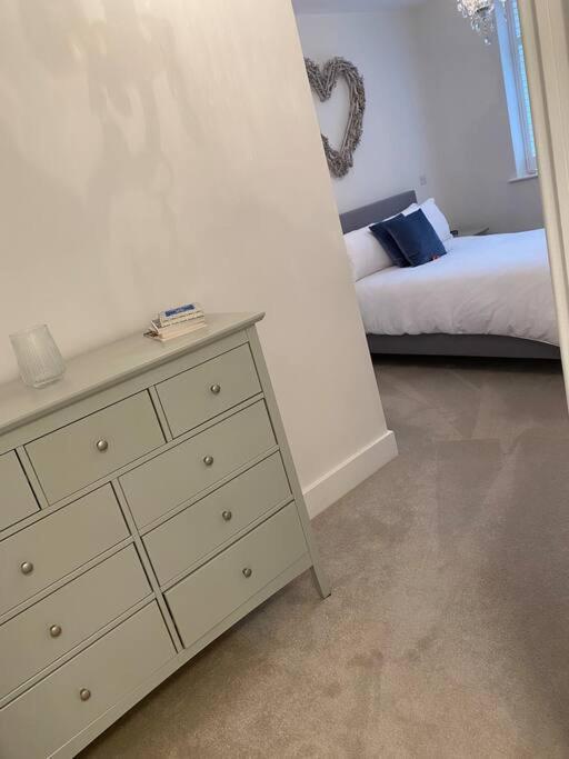 Unrivalled Location - Five Star - Worcester Apartment Exteriör bild