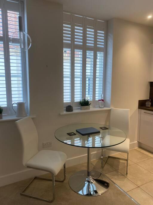 Unrivalled Location - Five Star - Worcester Apartment Exteriör bild