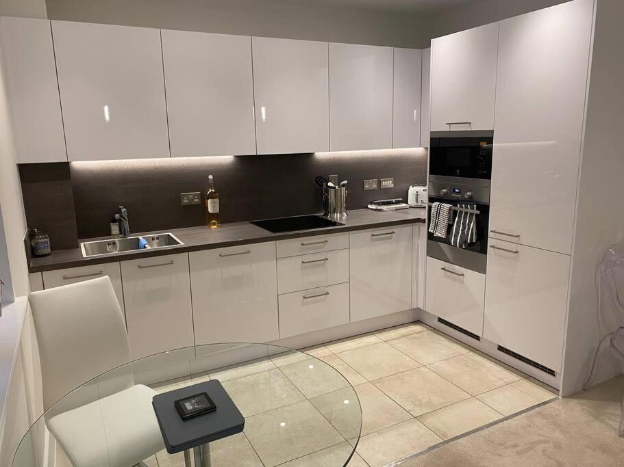 Unrivalled Location - Five Star - Worcester Apartment Exteriör bild
