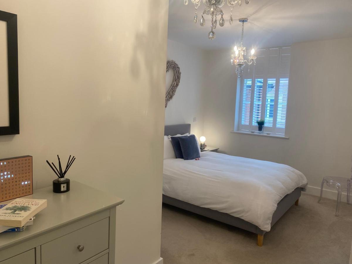 Unrivalled Location - Five Star - Worcester Apartment Exteriör bild
