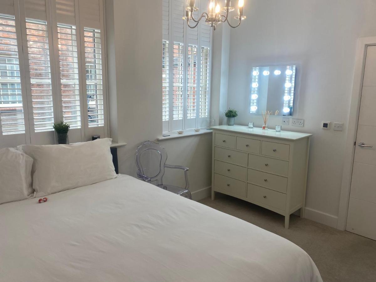 Unrivalled Location - Five Star - Worcester Apartment Exteriör bild