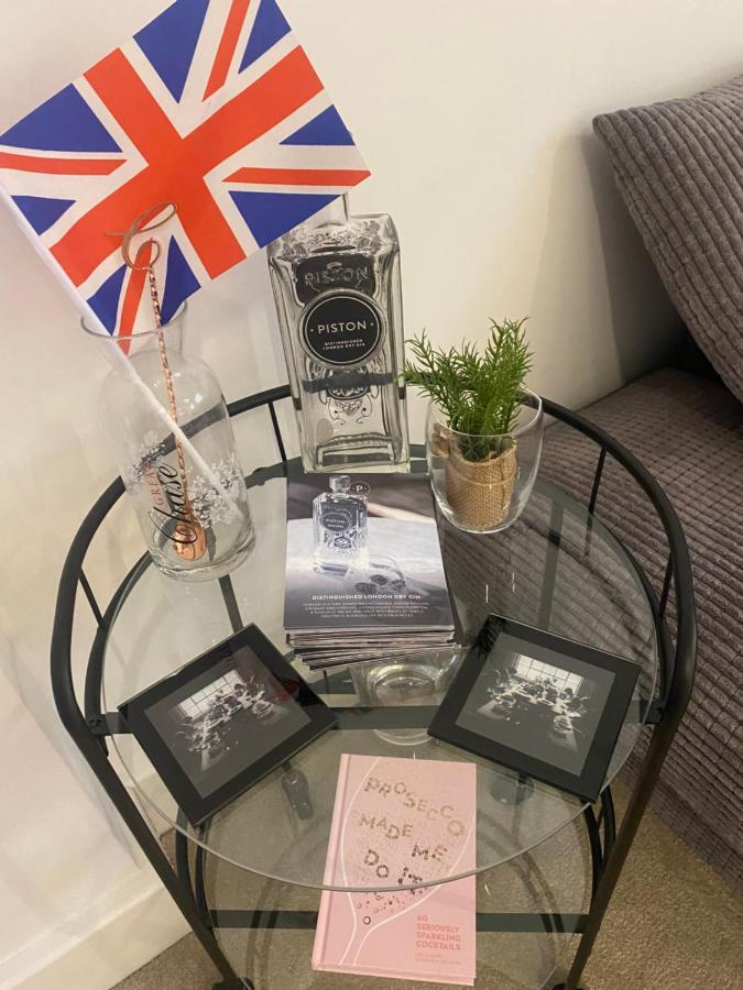 Unrivalled Location - Five Star - Worcester Apartment Exteriör bild